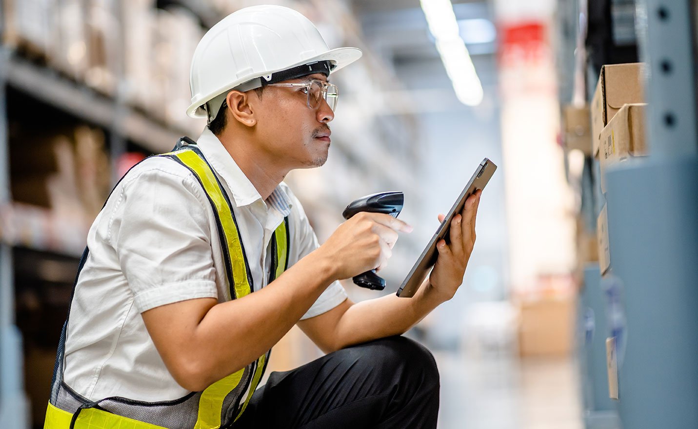 Worker scanning on tablet